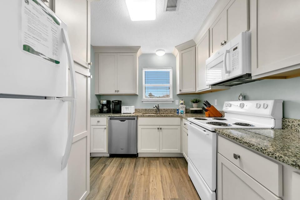 House, Multiple Beds (Sand Dollar B) | Private kitchen