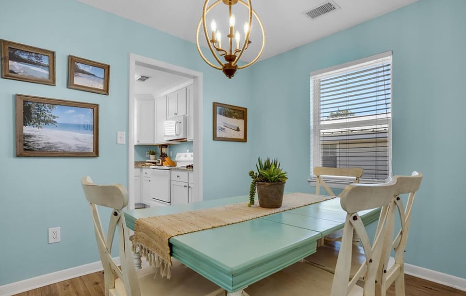 House, Multiple Beds (Sand Dollar B) | Dining