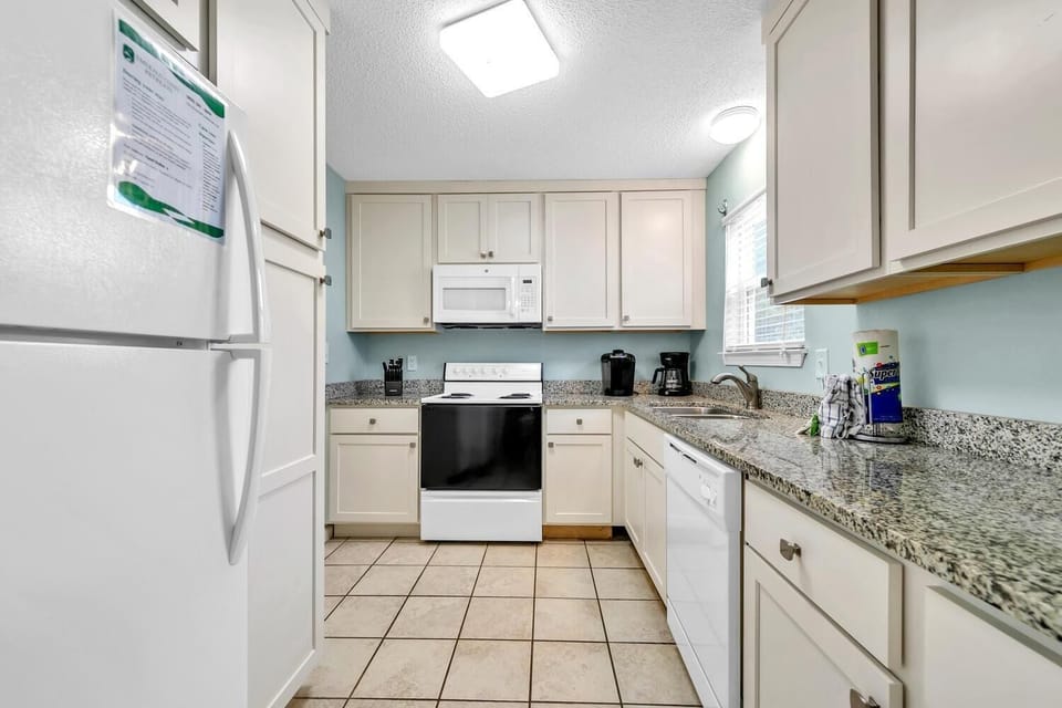House, Multiple Beds (Sand Dollar A) | Private kitchen