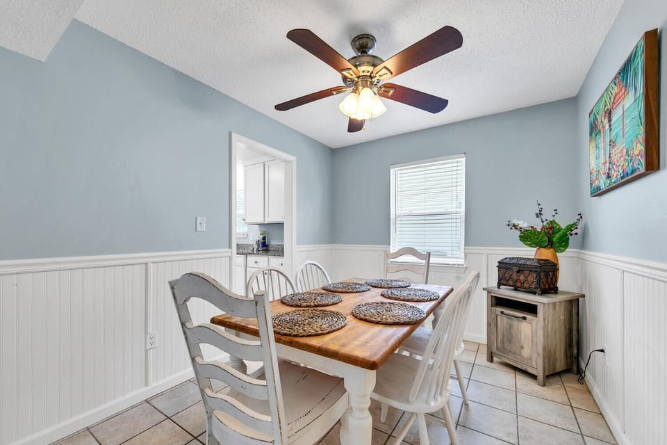House, Multiple Beds (Sand Dollar A) | Dining