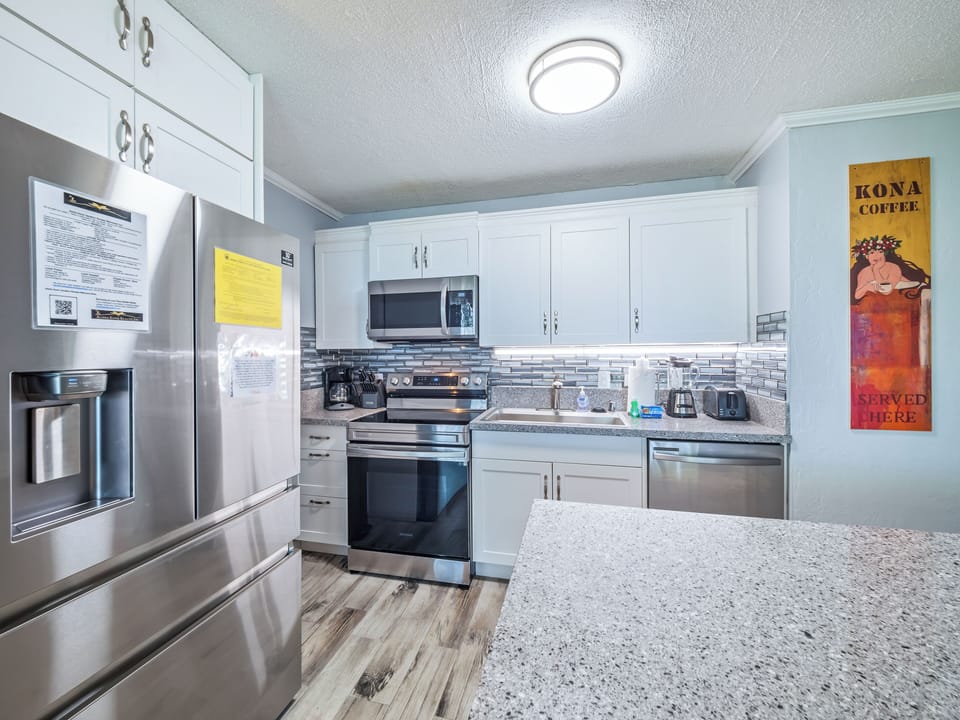 Condo, 1 King Bed with Sofa bed, Lanai, Garden View (Kalanikai #118) | Private kitchen | Fridge, microwave, oven, stovetop