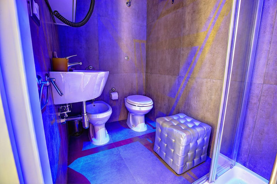 Classic Double Room, 1 King Bed, Balcony (Pellicano) | Bathroom | Shower, rainfall showerhead, designer toiletries, hair dryer