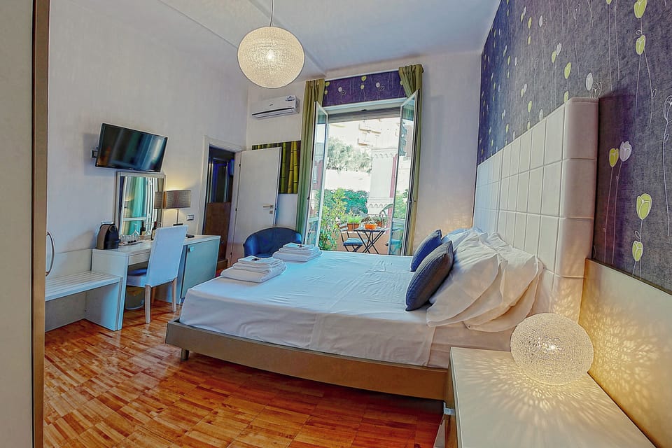 Classic Double Room, 1 King Bed, Balcony (Pellicano) | Premium bedding, down comforters, pillowtop beds, minibar