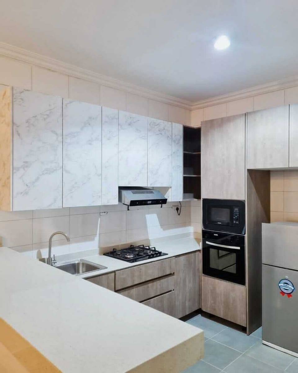 Classic Single Room, Balcony, City View | Private kitchen | Mini-fridge, microwave, oven, stovetop