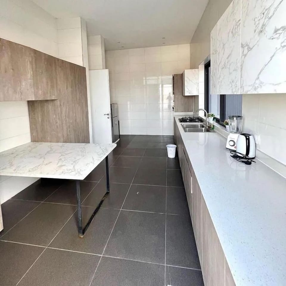 Mini-fridge, microwave, oven, stovetop