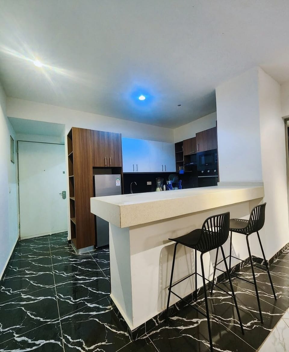 Classic Single Room, Balcony, City View | In-room dining