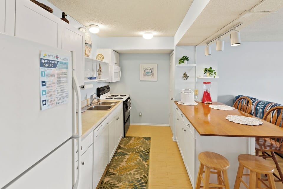 The open-concept design boasts bamboo flooring and a Kitchen with a breakfast bar where you can enjoy delicious meals together indoors.