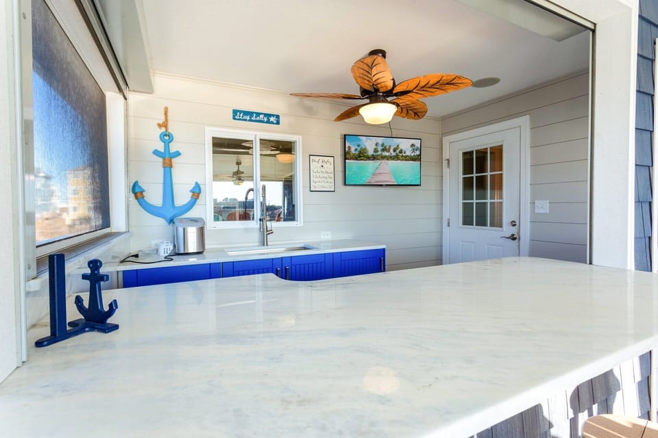 Enjoy outdoor dining at its best at the Tiki Bar.