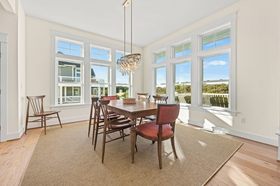 Dining Area - Mid Level
