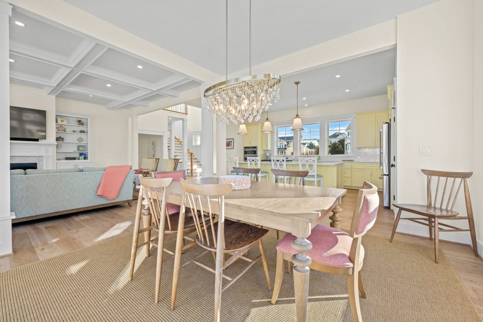 Dining Area - Mid Level