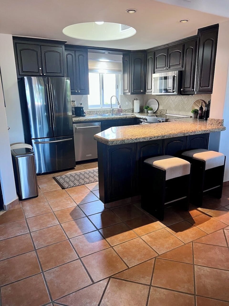 Kitchen + dining bar for two! 
