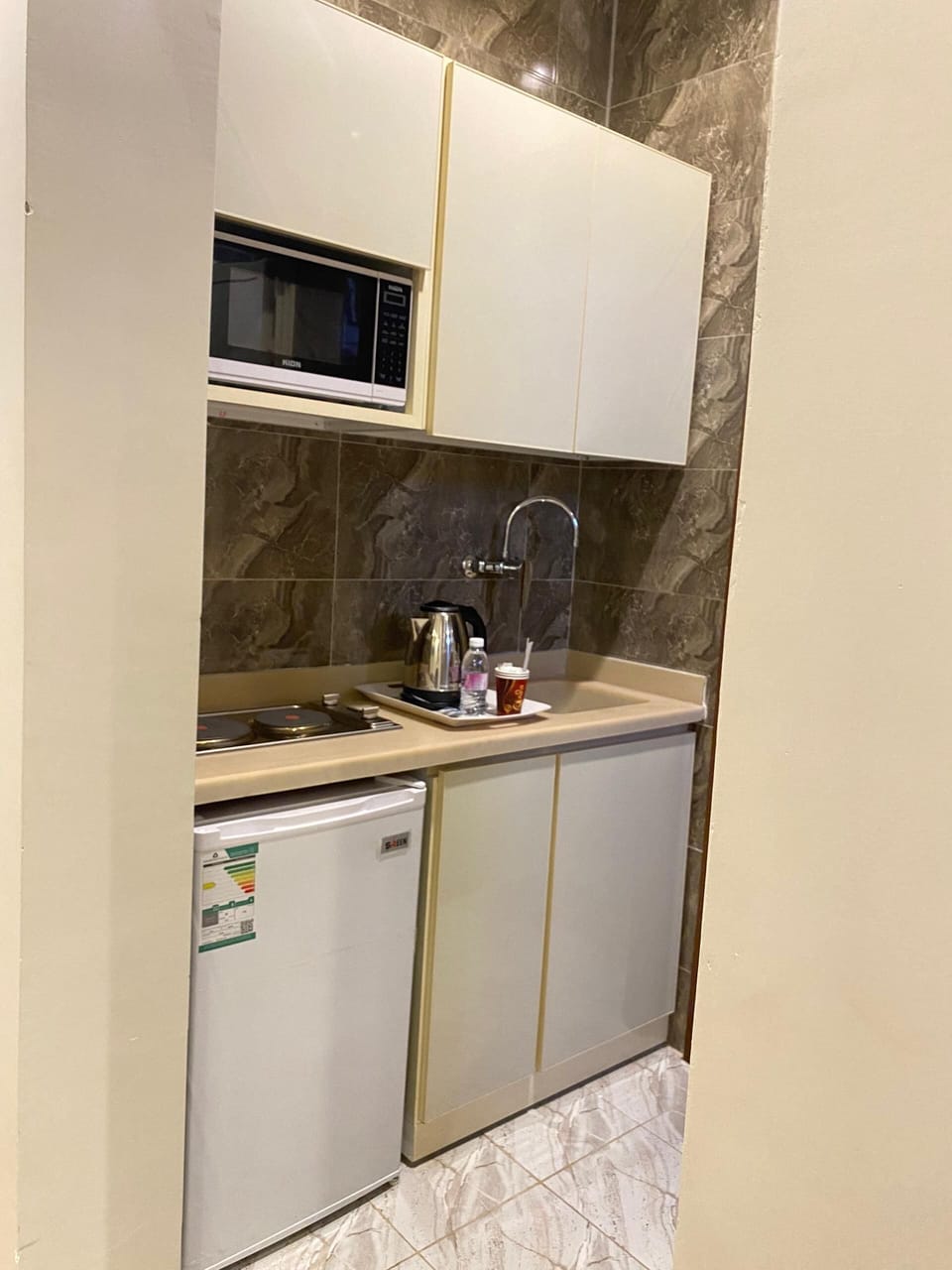 Comfort Room | Private kitchenette | Mini-fridge, oven, cookware/dishes/utensils