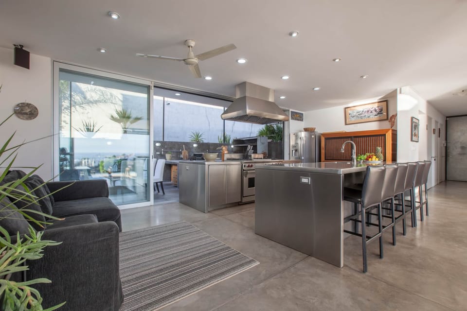 Villa Wellmina_Spacious Kitchen with 6 counter chairs