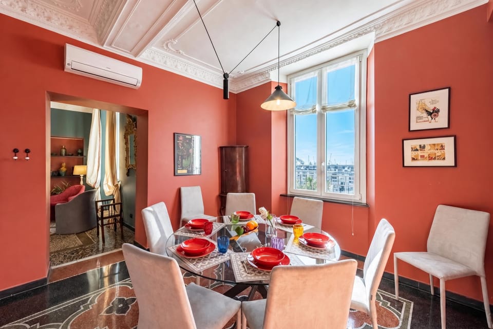 Standard Apartment, 4 Bedrooms, Air conditioning, Sea Facing (Precious House Genova Porto Antico) | Dining