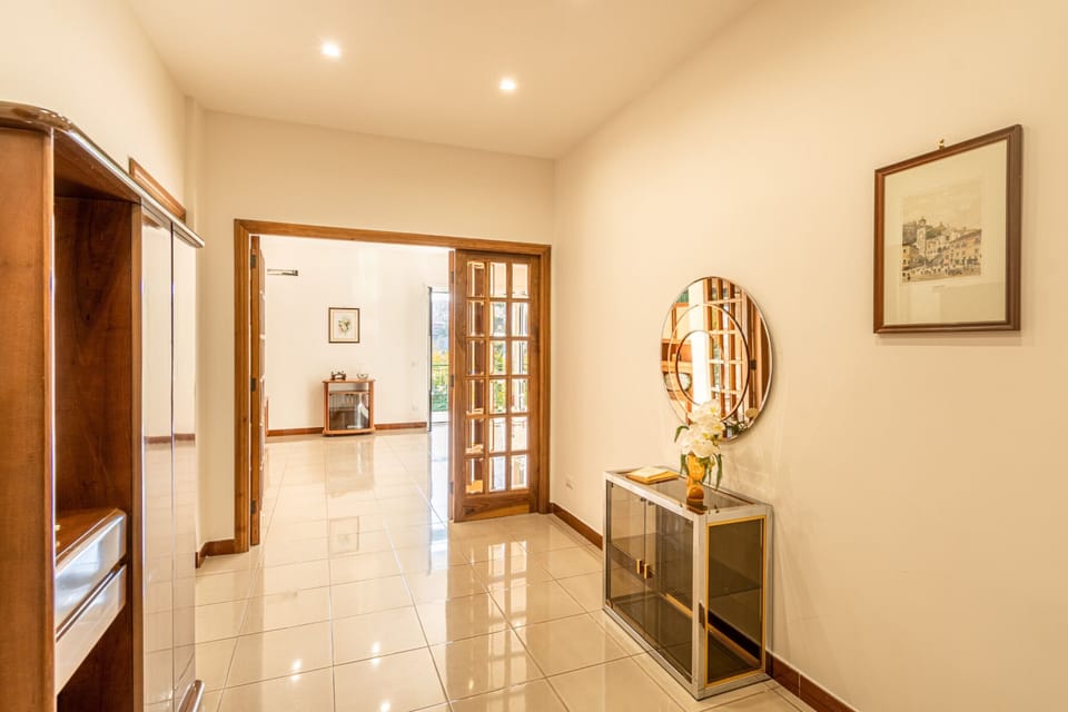 Family Apartment, 3 Bedrooms, Fireplace (Bright Apartment Private Parking) | Interior