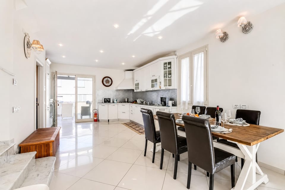 Family House, 3 Bedrooms, 2 Bathrooms (Casa Patino - Villa in Torre del Lago) | Private kitchen