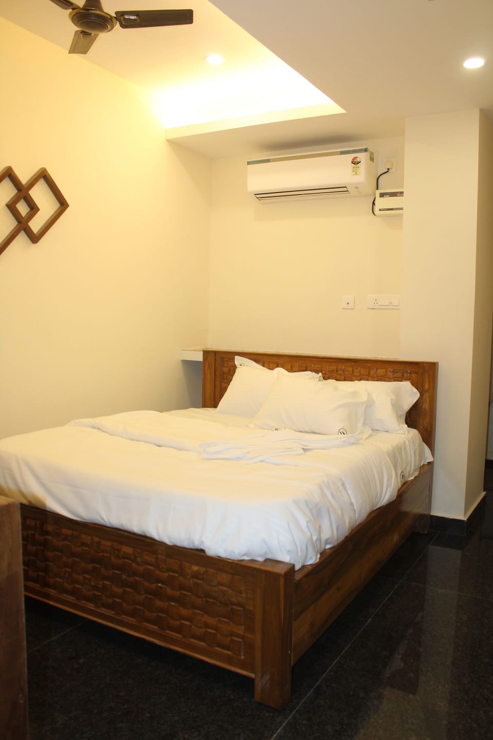 Deluxe Double Room | Free WiFi