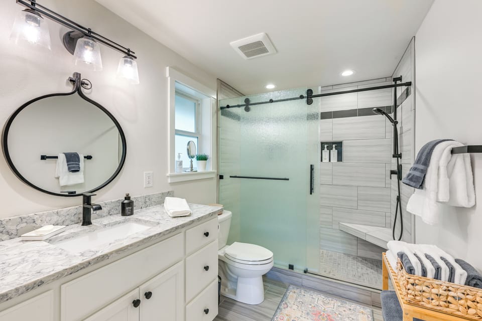 En-Suite Bathroom | Complimentary Toiletries