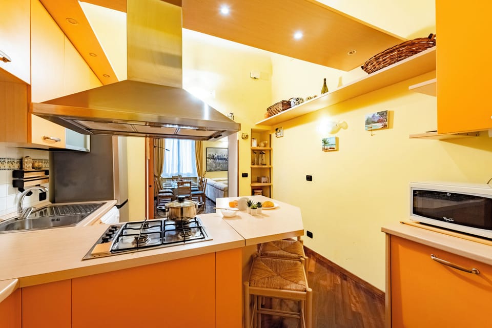 Family Apartment, 3 Bedrooms, 2 Bathrooms (Graceful Home Genova City Center) | Private kitchen