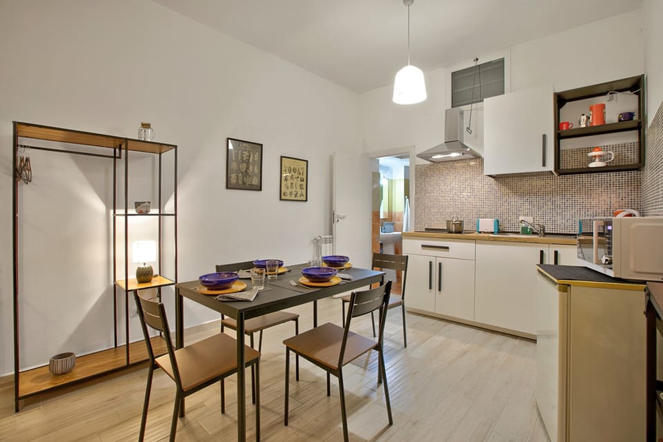 Family Apartment, 1 Bedroom, Microwave (Ravanas 314 Bari Near Station) | Dining