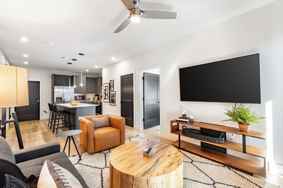 Open space layout for easy connections.