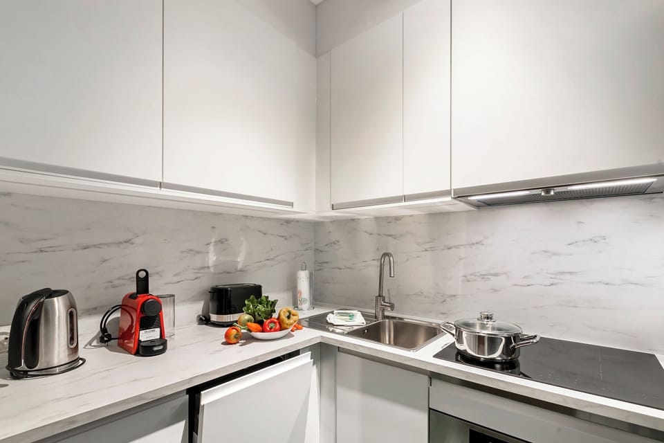 Standard Studio, Mountain View, Lakeside (La Perla Sul Lago) | Private kitchen | Fridge, microwave, oven, stovetop