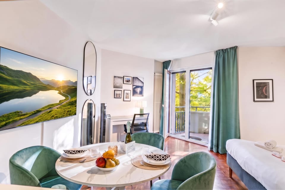 Standard Studio, Balcony, Mountain View (La Perla Sul Lago - Studio with) | Dining