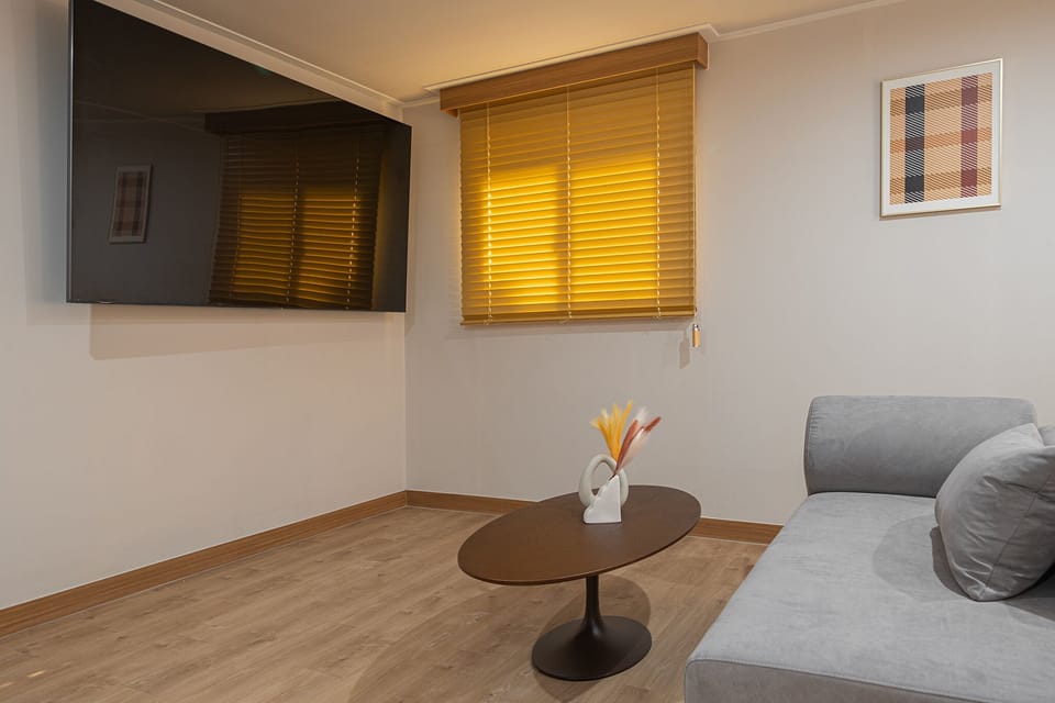 VIP Superior | Premium bedding, down comforters, soundproofing, free WiFi