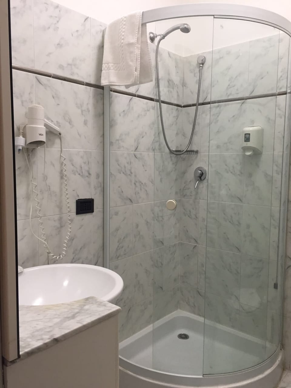Double or Twin Room | Bathroom | Hair dryer, bidet, towels