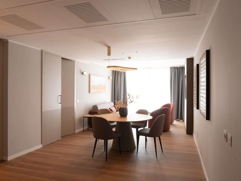 Executive Suite, 1 King Bed | Minibar, in-room safe, desk, laptop workspace