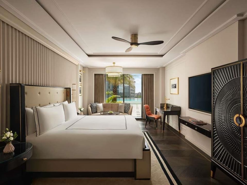 Room, 1 King Bed | Premium bedding, free minibar, in-room safe, desk