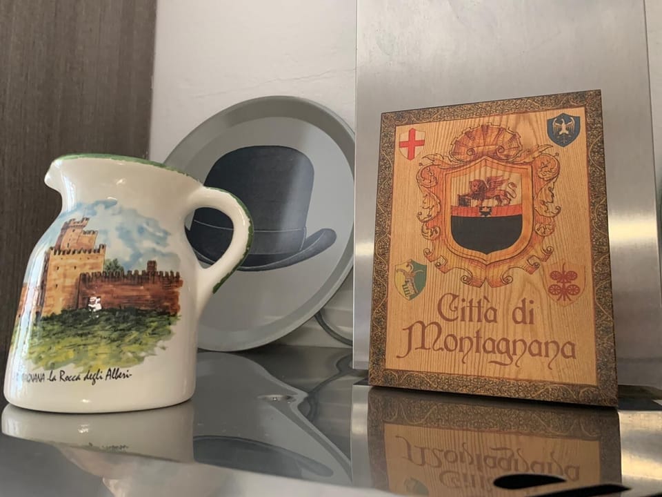 Decorated flat with Montagnana articles