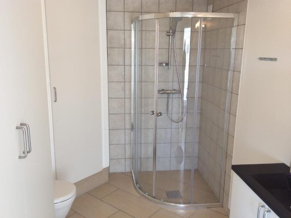 Classic Tree House, Lake View | Bathroom
