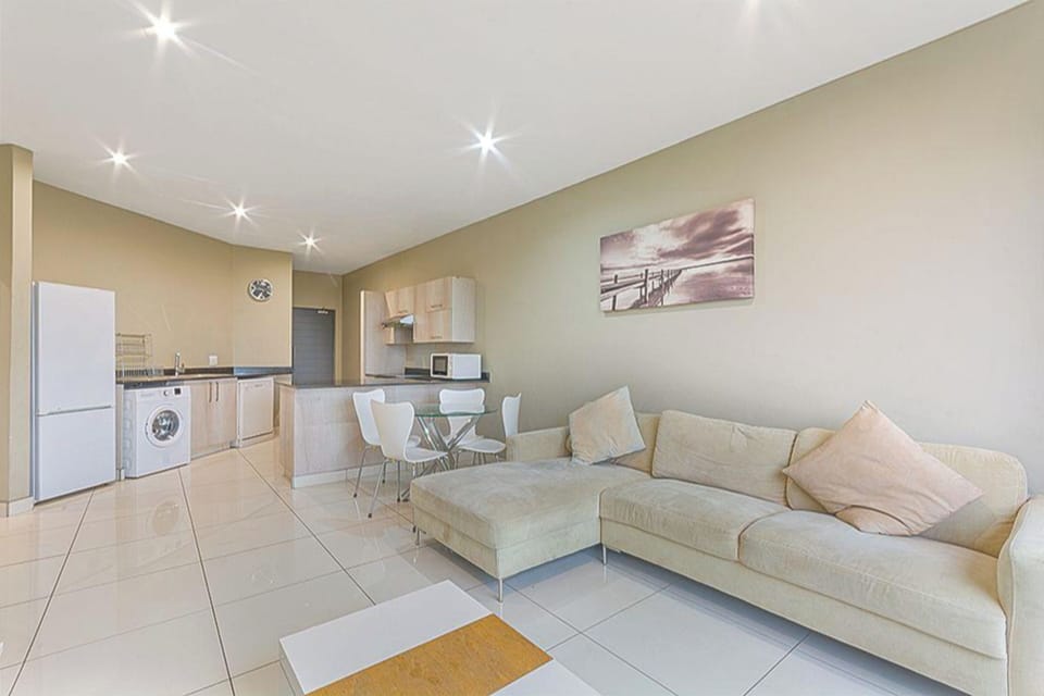 Apartment, 2 Bedrooms, Accessible, Smoking | Living room