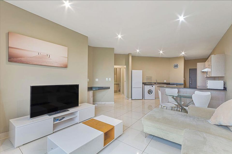 Apartment, 2 Bedrooms, Accessible, Smoking | Living room
