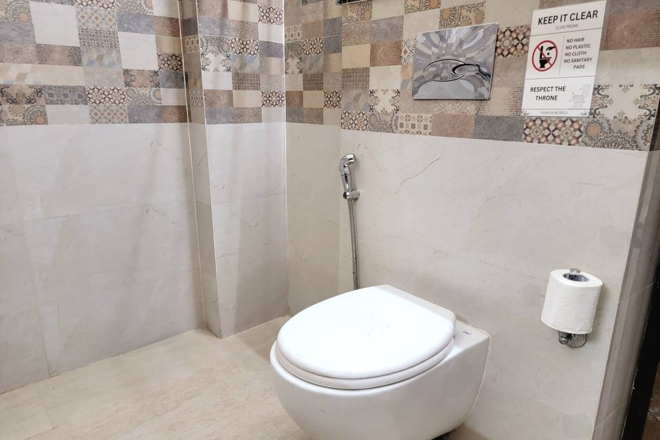 Deluxe Double or Twin Room, Balcony | Bathroom | Shower, rainfall showerhead, free toiletries, slippers