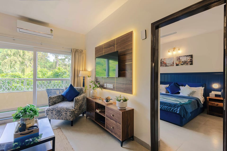 Deluxe Apartment, 1 Queen Bed, Balcony, Pool View | Balcony view