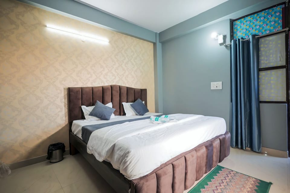 Deluxe Room With Balcony View | Desk, free WiFi, bed sheets