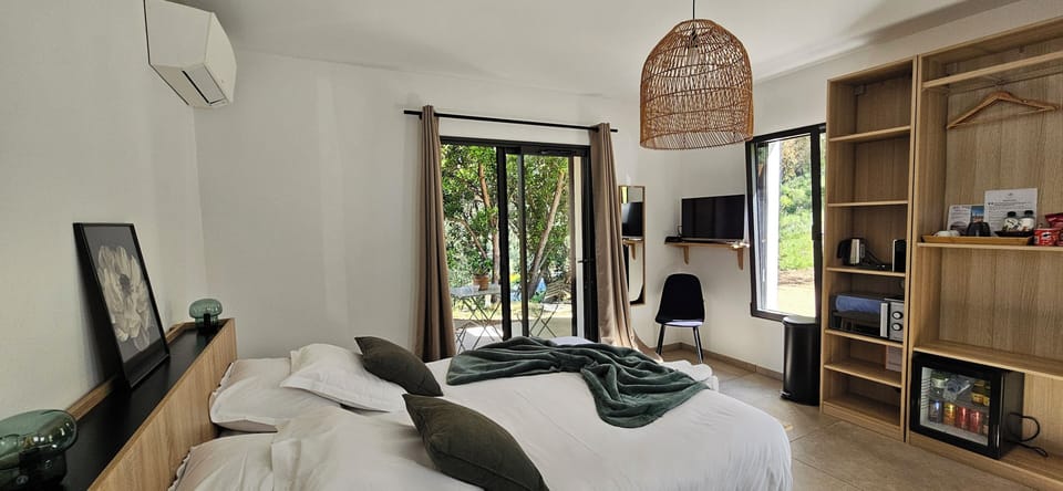 Premium bedding, Select Comfort beds, minibar, soundproofing