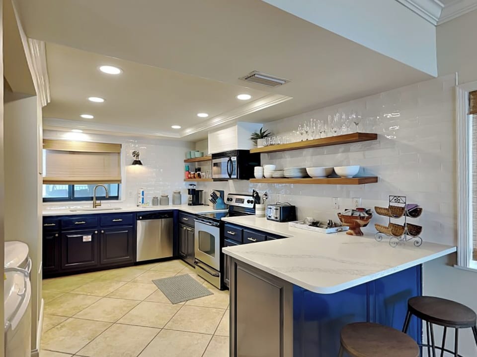 Fully Equipped Kitchen with Stainless Steel Appliances