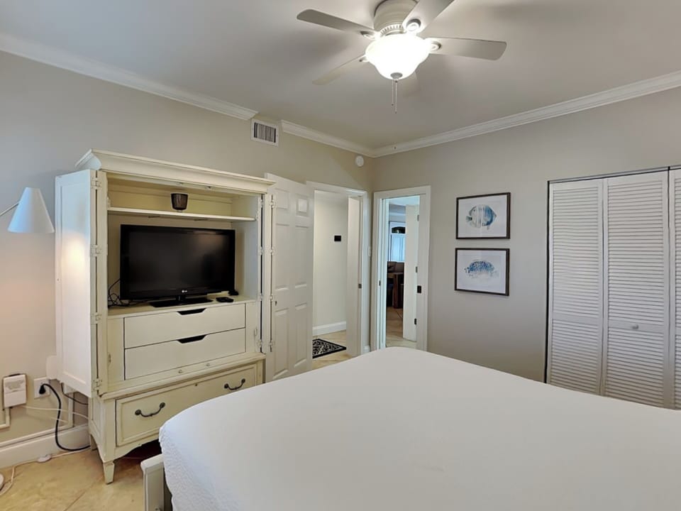 Second Bedroom - En Suite Full Bathroom