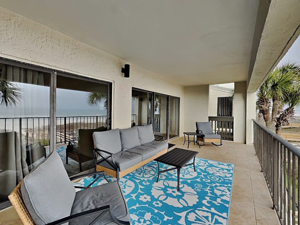 Private Gulf-Front Balcony with Outdoor Seating