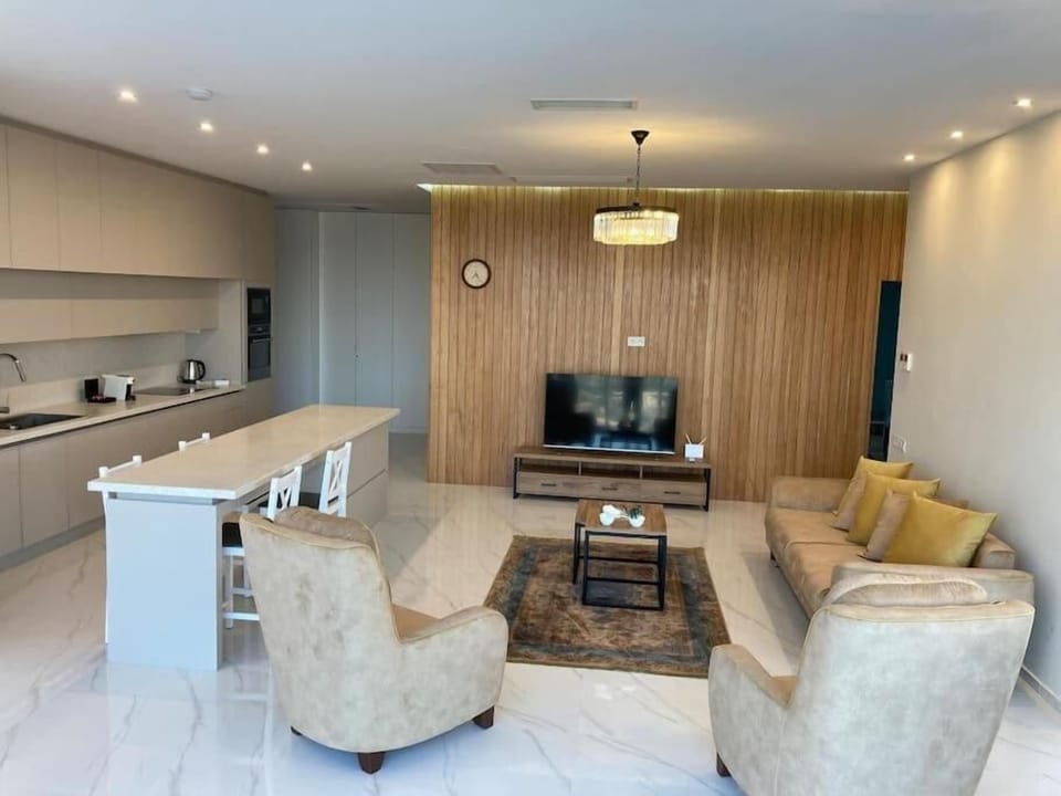 Family Apartment, River View | Living area