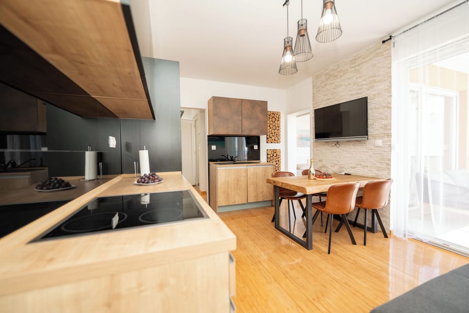 Apartment, 3 Bedrooms, Smoking, Balcony | Interior