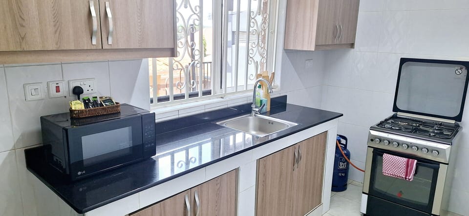 Apartment, 2 Bedrooms, Garden View | Private kitchen | Fridge, microwave, oven, electric kettle