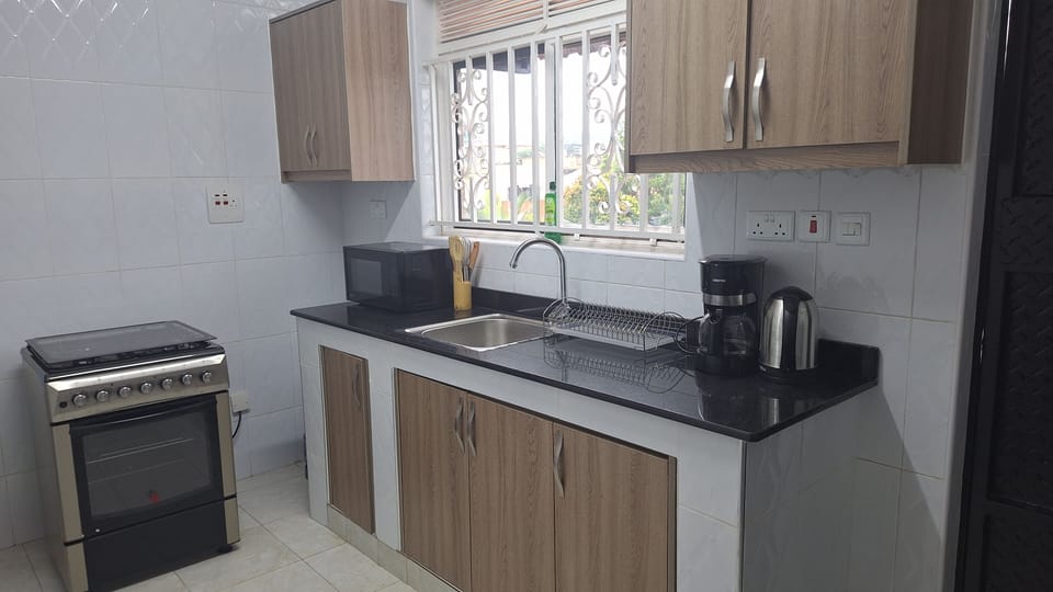 Apartment, 2 Bedrooms, Garden View | Private kitchen | Fridge, microwave, oven, electric kettle