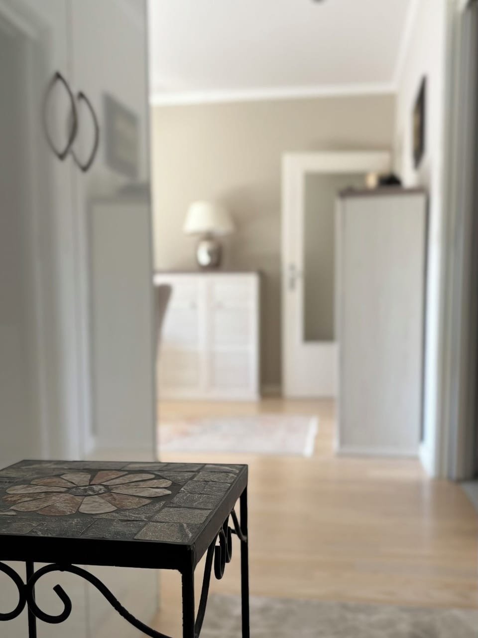 Deluxe Apartment, Balcony, City View | Living area | 47-inch Smart TV with satellite channels, books