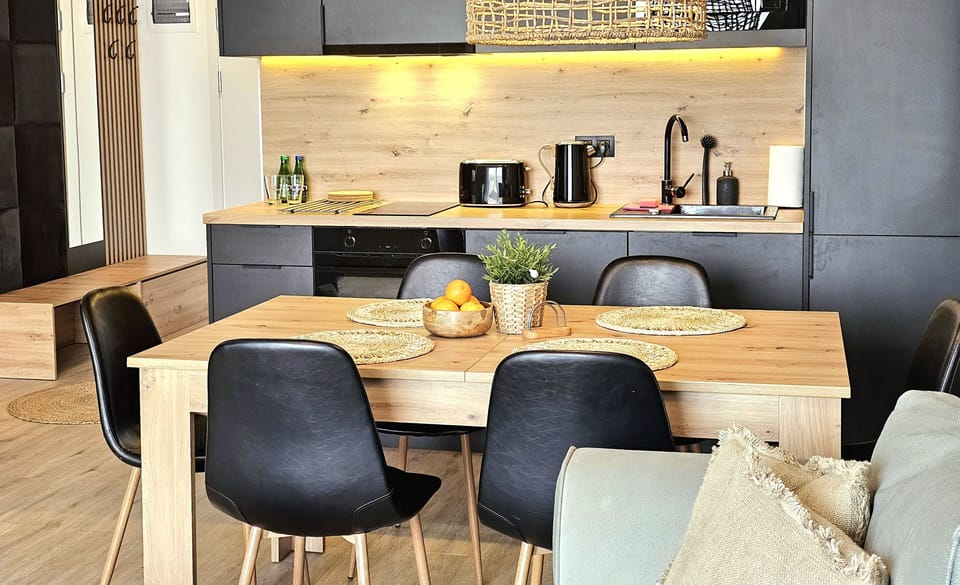 Comfort Apartment, Garden View | Private kitchen | Fridge, microwave, oven, stovetop
