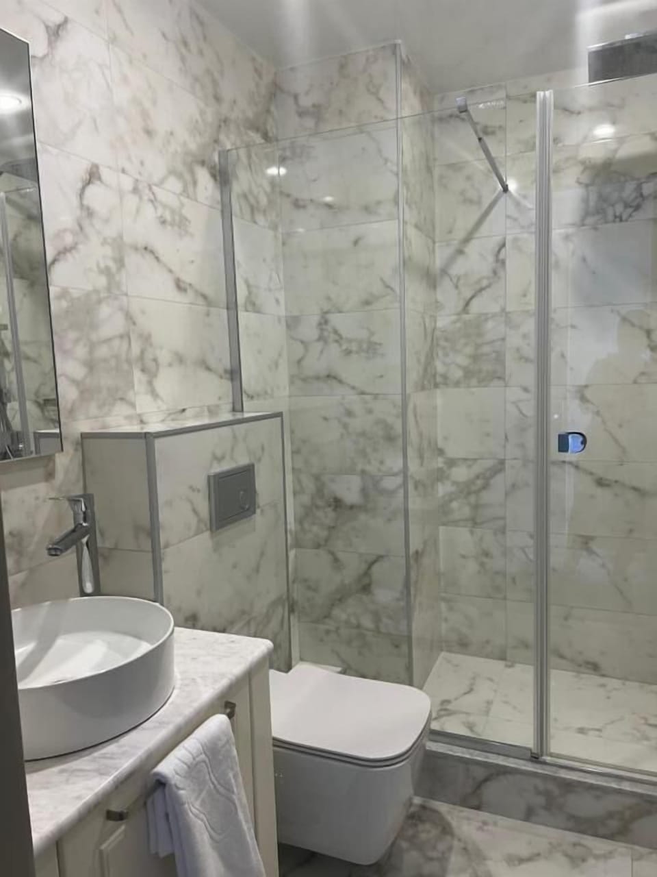 Shower, hair dryer, bathrobes, towels
