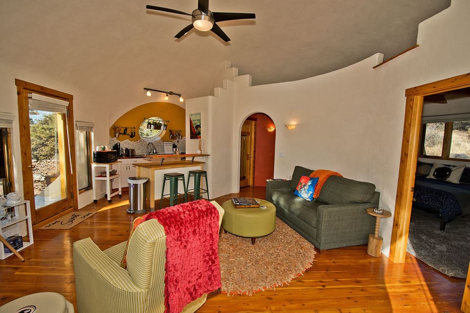 Living Area with Fold Out Queen Bed (1)